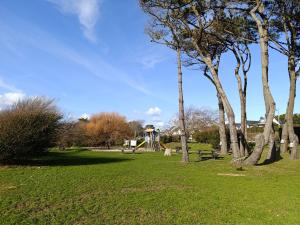 Maisons de vacances Maison Familiale Vue Mer a Saint-Gildas-de-Rhuys - FR-1-639-132 : photos des chambres