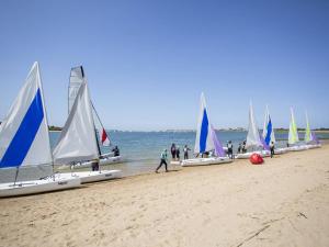 Appartements Appartement Les pieds dans l-eau - 4 pers. - FR-1-788-53 : photos des chambres