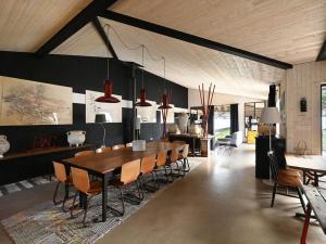 Maisons de vacances Maison spacieuse Ile de Re avec piscine et parking prive - FR-1-434-118 : photos des chambres