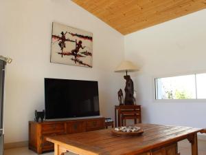 Maisons de vacances Maison contemporaine avec piscine chauffee sur l-ile d-Oleron - FR-1-246A-340 : photos des chambres