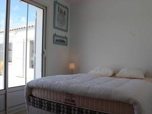 Maisons de vacances Maison contemporaine avec piscine chauffee sur l-ile d-Oleron - FR-1-246A-340 : photos des chambres