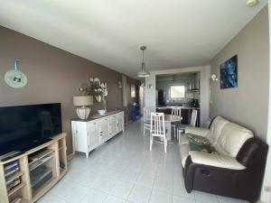 Vaux-sur-Mer : Charmant T2 en bord de mer avec parking - FR-1-738-40