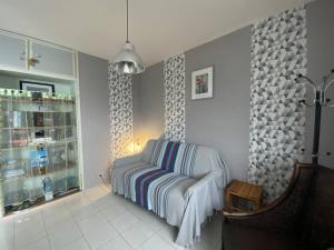 Vaux-sur-Mer : Charmant T2 en bord de mer avec parking - FR-1-738-40