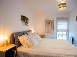 Appartements Appartement T2 avec grande terrasse et parking - FR-1-553-291 : photos des chambres
