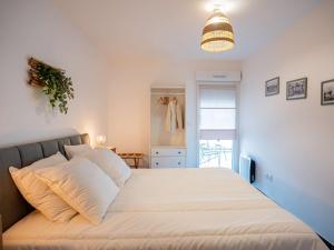 Appartement T2 avec grande terrasse et parking - FR-1-553-291