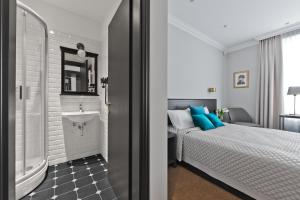 Superior Single Room room in 15th Avenue
