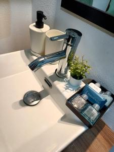 A11 Premium Suite WHITE Cocina Terraza Companies Work Teams 1-2 PAX