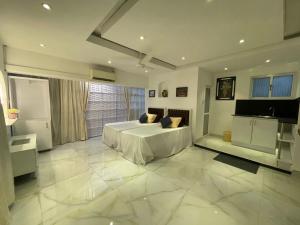 Room near airport in Negombo Beach
