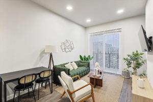 Elegant Downtown 1BD Condo with Pool & Gym