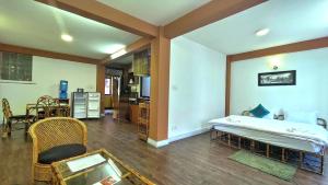 the cove studio apartment, Greentara Heritage Home by tranquil Home