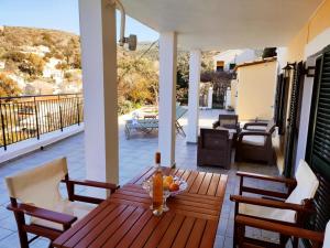 Dionos Villa with Jacuzzi