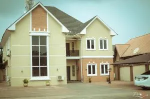 The Montrose Apartment - Asaba