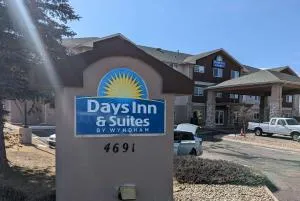 Days Inn & Suites by Wyndham Castle Rock - لون تري