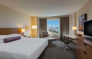 King Room with Accessible Shower - Disability Access room in Hyatt Regency McCormick Place