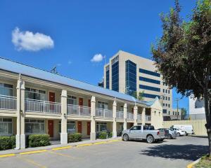 Econo Lodge Inn & Suites Calgary - University