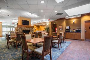 Econo Lodge Inn & Suites Calgary - University