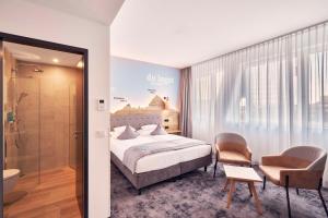 Comfort Double Room with Walk-In Shower room in Best Western Hotel Arabellapark Muenchen