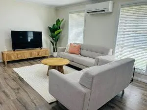 Cozy 2-Bedroom Retreat - Кутамандра