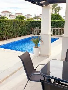 Villa mit privatem Pool, zentrumsnah - 罗尔丹