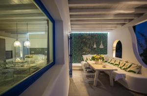 Villa Iliana 1 & 2 w shared Pool, Ornos, Mykonos