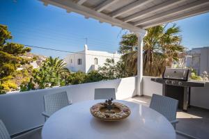 Villa Iliana 1 & 2 w shared Pool, Ornos, Mykonos