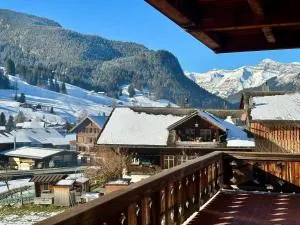 Swiss Peaks Haven with Unparalleled Views - Saanenmöser-hágó