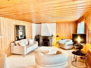 Swiss Peaks Haven with Unparalleled Views