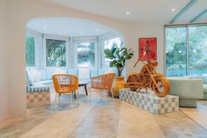 Hotels Kyriad Cannes - Mandelieu : photos des chambres