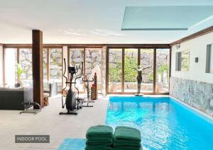 7-bedroom Chalet Private Pool and Stunning Views