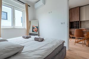 Apartman Fjaka-spacious two bedroom apartment with parking