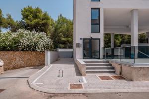 Apartman Fjaka-spacious two bedroom apartment with parking