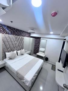 Hotel Grey Sky