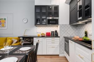 Wola Cozy Apartment by P&O Apartments