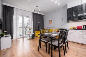 Wola Cozy Apartment by P&O Apartments