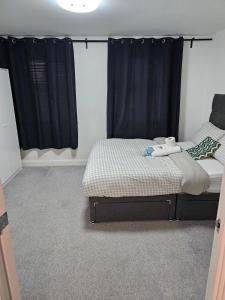 King Bedroom in Dartford central- Close toamenities