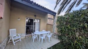 Maisons de vacances Gite la Capelle Roquefort des Corbieres Sigean Narbonne Aude : photos des chambres
