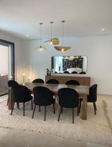 Villa de standing piscine à débordement à 15 min de Marrakech