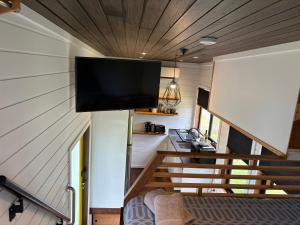 Ocean Breeze Tiny House - Ocean and Lake View