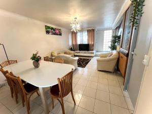 Cozy Station House & Direct Access to Paris