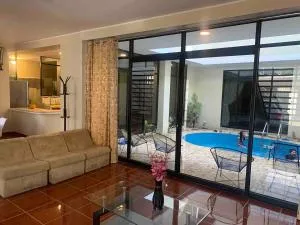 Casa Hospedaje Las Lomas con piscina en La Merced - Satipo