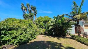 Honeywood Stays "Sun-Drenched Retreat" - Private Jacuzzi & Sunroom Near Airport, Fast Wi-Fi & Secure Parking