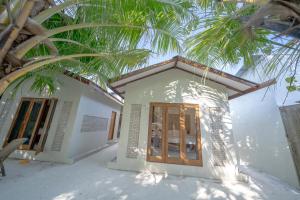 Brickwood Rasdhoo- Beach front