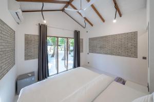 Brickwood Rasdhoo- Beach front