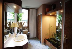 Hotels Hotel Crystal Reims Centre : photos des chambres