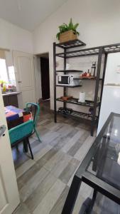 Casa hasta 6 personas a minutos del nodo tecnológico sobre avenida principal la banda -consulte para 10 personas o más