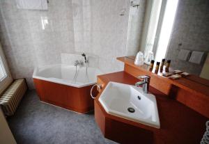 Hotels Hotel Crystal Reims Centre : photos des chambres