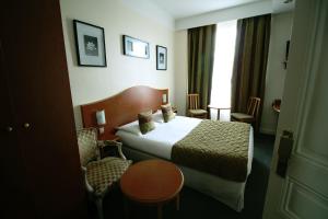 Hotels Hotel Crystal Reims Centre : photos des chambres
