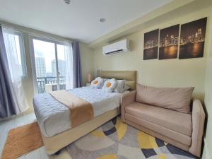 Condo near Ayala Mall Cebu & IT Park - Sea and City View with Balcony