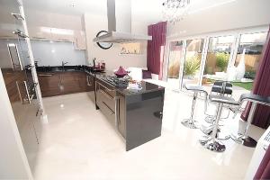 Luxury Private King room with huge Ensuite