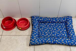 Casa de condomínio HP5 - Ar-condicionado - Ideal para turistas e empresas - 7 min de carro das praias Tupi e Ocian - 1 vaga de estacionamento